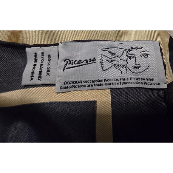Authentic Licensed Pablo Picasso Silk Scarf "Taureau et Picadour" 34.5"x34.5" - Picture 6 of 6